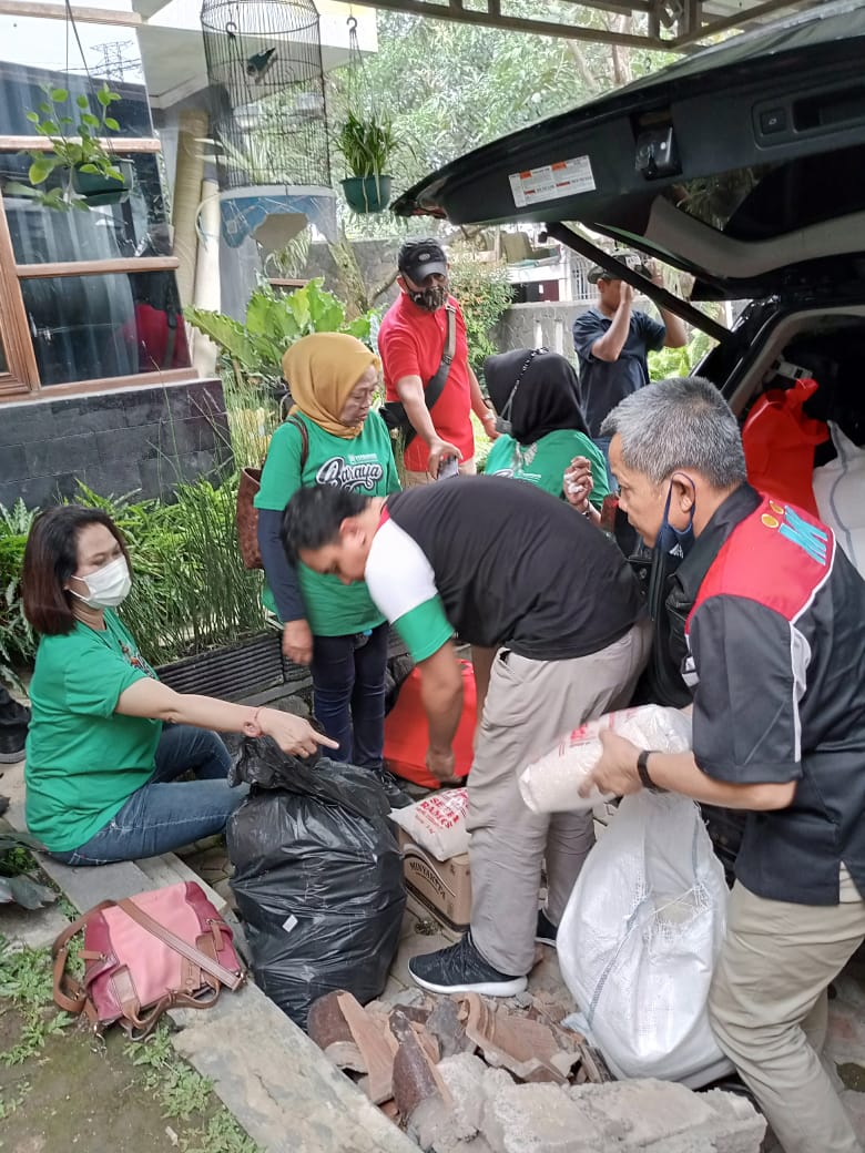 "Kamis, tanggal 15 Desember 2022, BPR TAS bersama BPR yang tergabung dalam komisariat Bandung Raya turut andil dalam membantu saudara saudara kita yang terkena musibah di Cianjur "